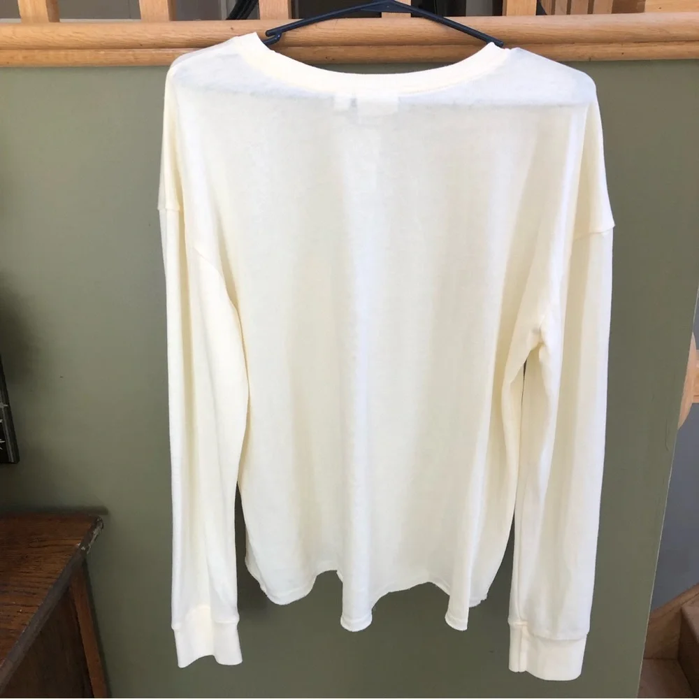 NWT ladies Doe State of Kind cream/ blue long sleeve w/embroidery top. Sz XL - Picture 2 of 5
